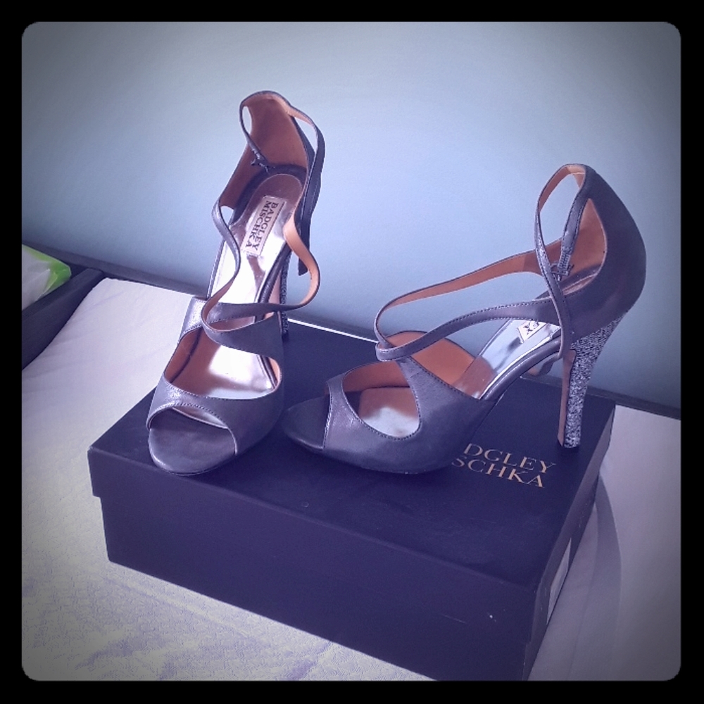 Badgley Mischka Silver Keyes Size 10